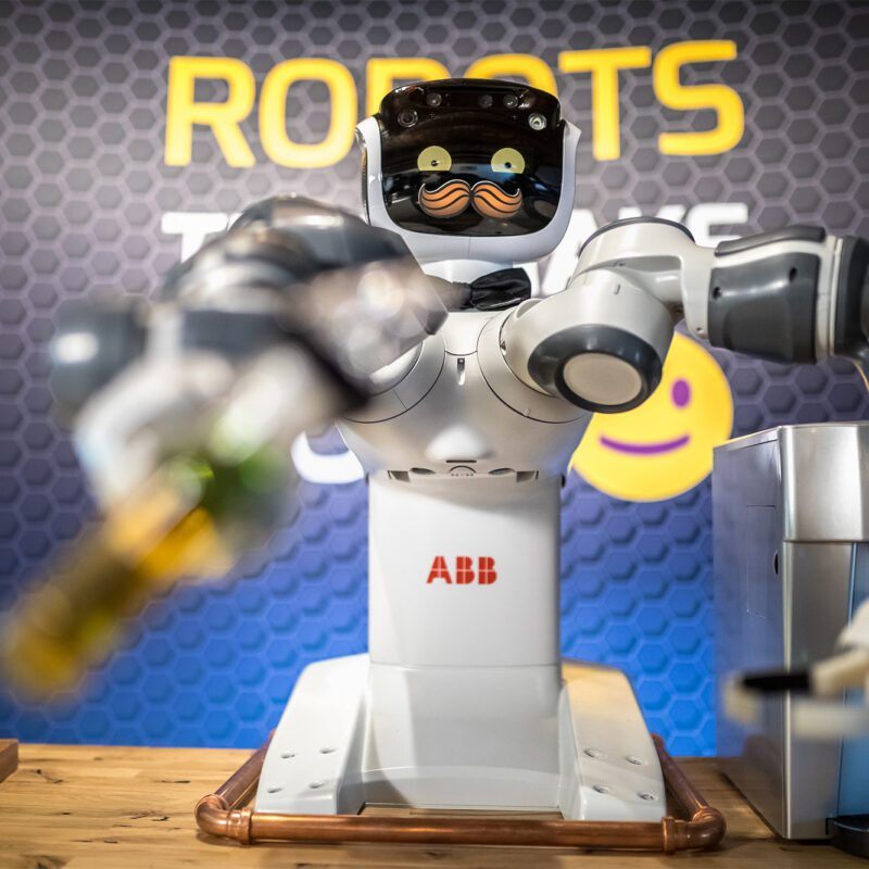 Roboter von Delta Robots auf einer Veranstaltung