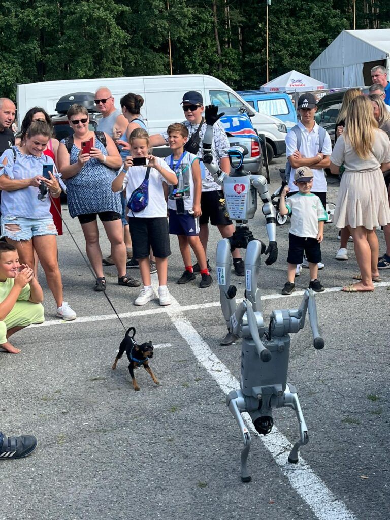 Roboter von Delta Robots auf einer Veranstaltung